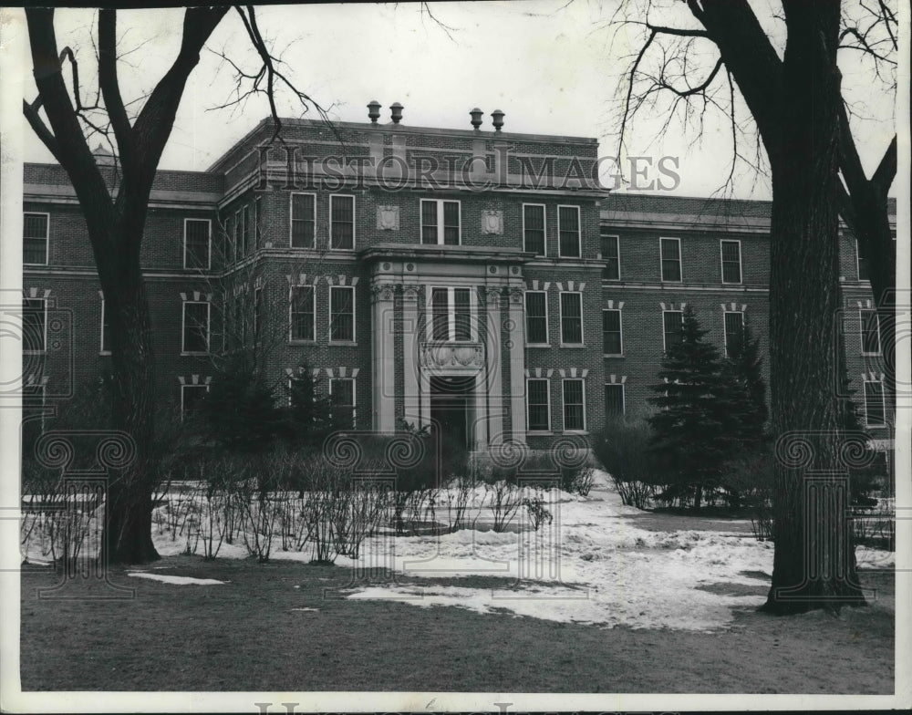 1941 Press Photo Ground view of a Milwaukee hospital institution, Wisconsin- Historic Images