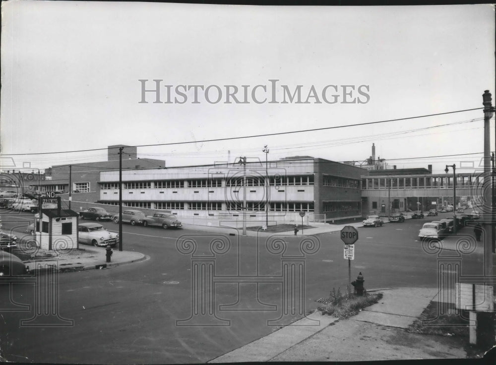 1953 Press Photo New building at Milwaukee Area Technical College, Milwaukee