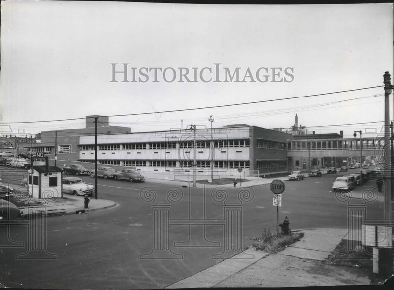 Load image into Gallery viewer, 1953 Press Photo New building at Milwaukee Area Technical College, Milwaukee
