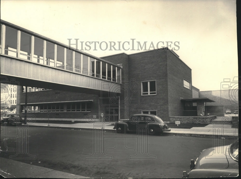 1953 Press Photo New building at Milwaukee Area Technical College, Milwaukee
