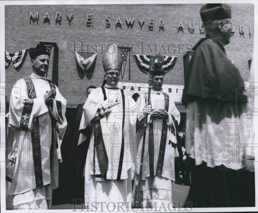 1960 Press Photo Bishop Hammes consecration as eighth bishop, La Crosse