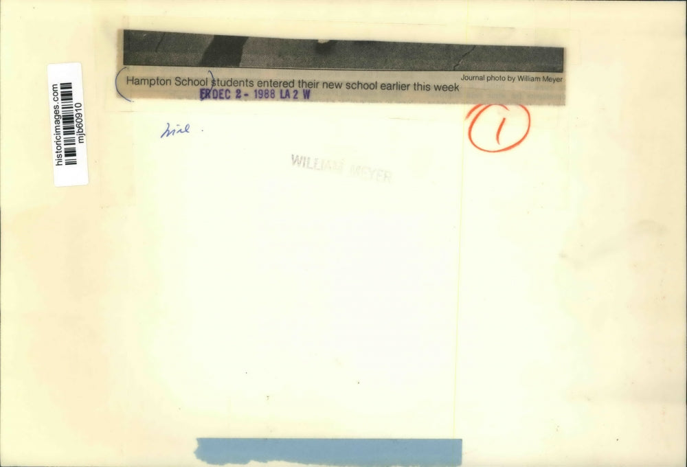 1988 Press Photo Hampton School students enter new school - Milwaukee