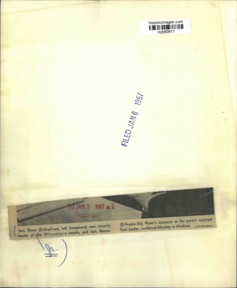 1967 Press Photo Wisonsin senators Risser and Benson confer after caucus