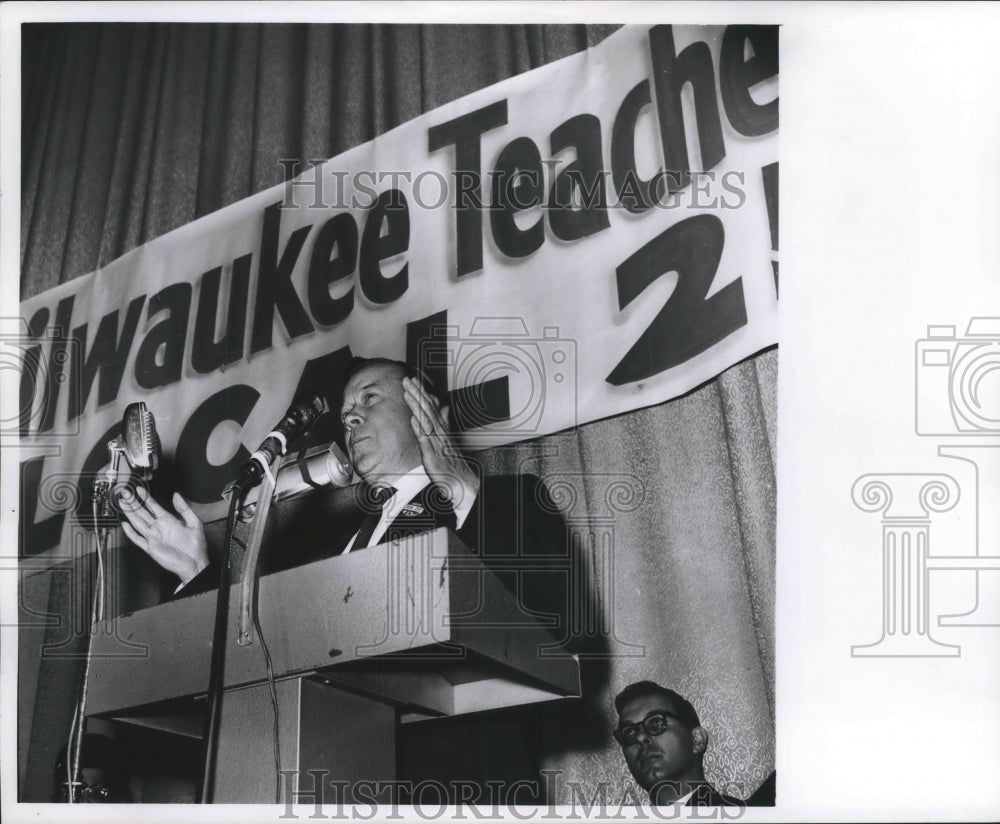 1964 Press Photo Walter Reuther, at Point Theater speaking, Milwaukee.- Historic Images