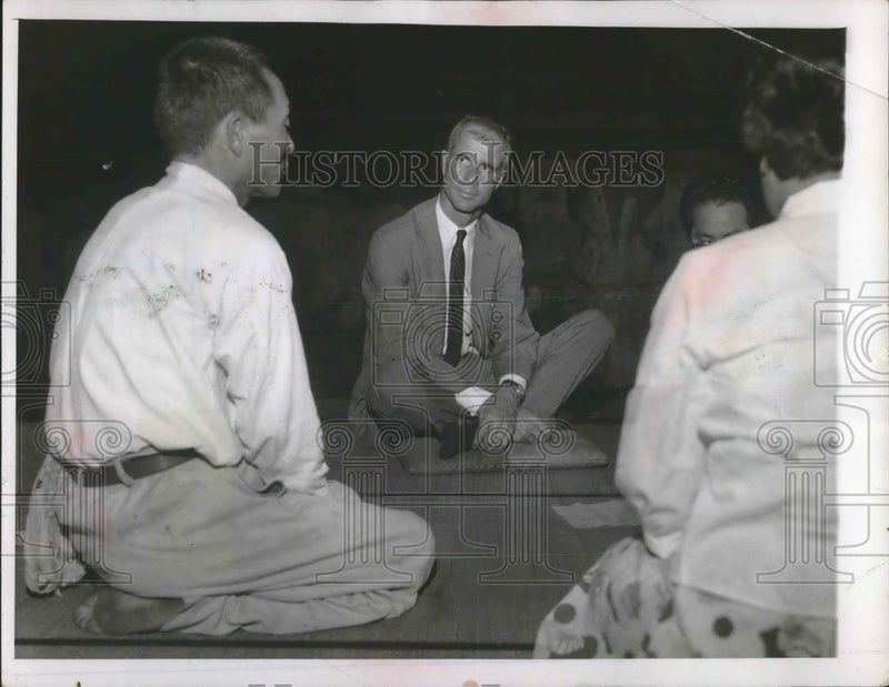 Load image into Gallery viewer, 1985 Press Photo Novelist John Hersey doing interview as research for book
