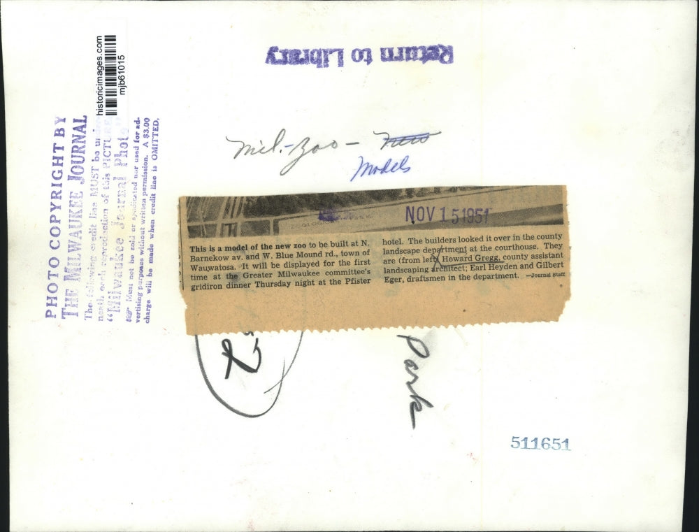 1951 Press Photo Greater Milwaukee Committee with the new zoo layout, Wisconsin