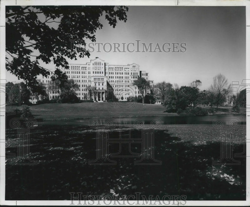 Load image into Gallery viewer, 1974 Press Photo View of Milwaukee County Institutions - mjb61075
