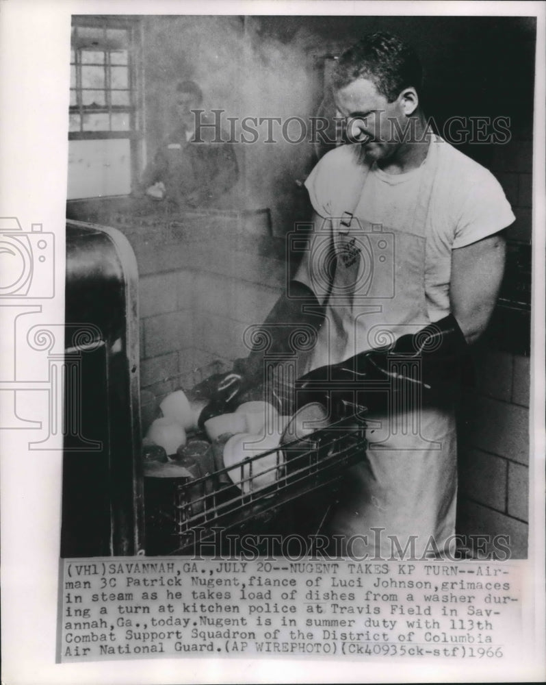 1966 Press Photo Airman 3C Patrick Nugent, doing dishes at Travis Field, Georgia- Historic Images