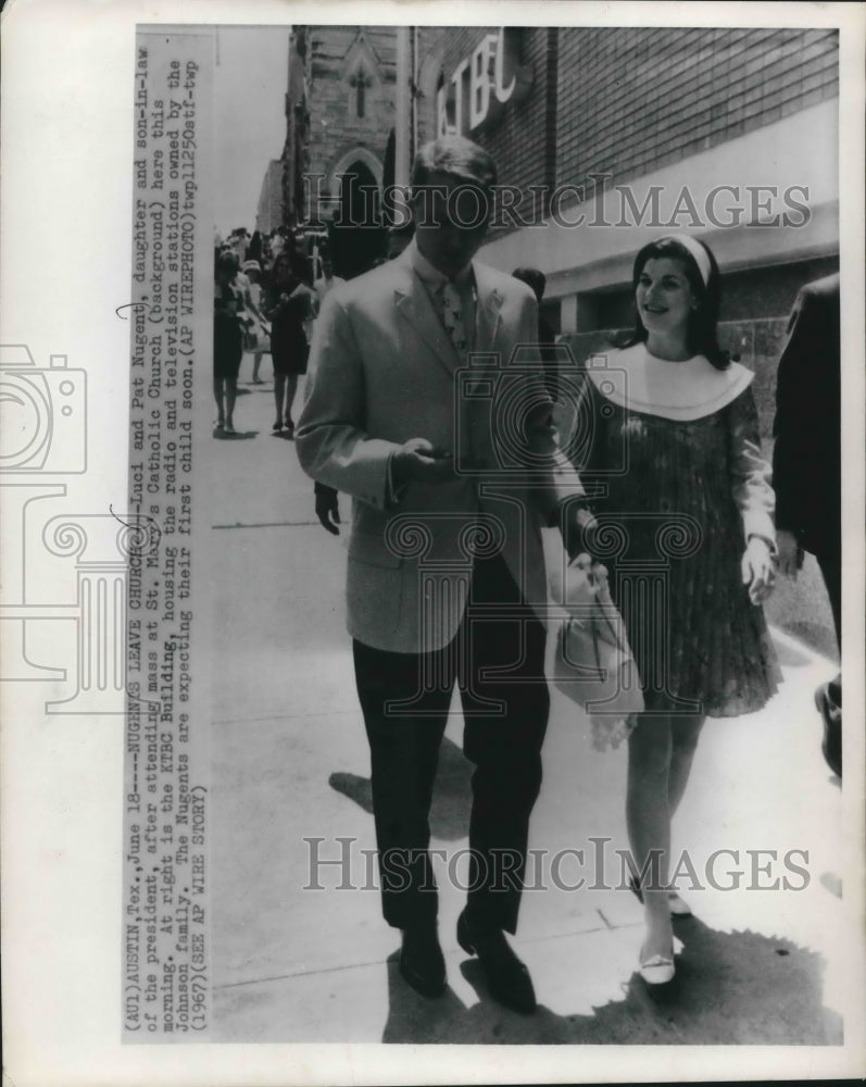 Load image into Gallery viewer, 1967 Press Photo Luci and Pat Nugent, leaving St. Mary's Catholic Church
