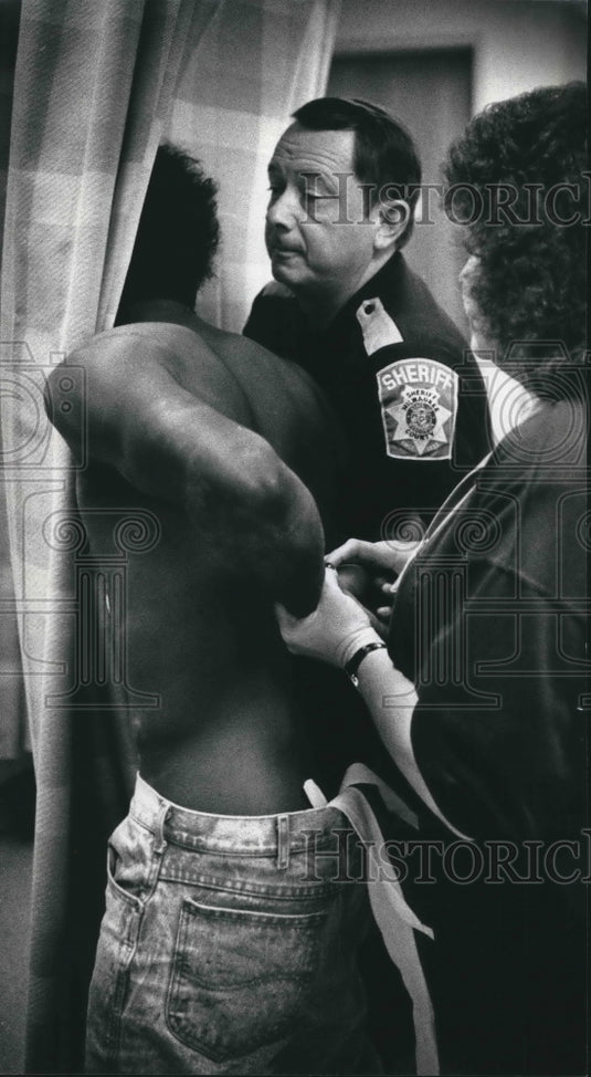 1965 Press Photo Sheriff's Deputy Robert Kubicak and Officer Gabriele Gruendler- Historic Images