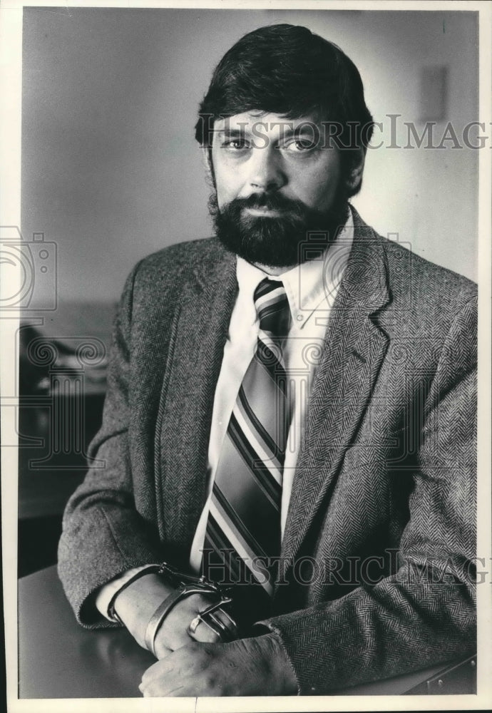 1983 Press Photo William Hatcher heads organization helping disabled Milwaukee- Historic Images