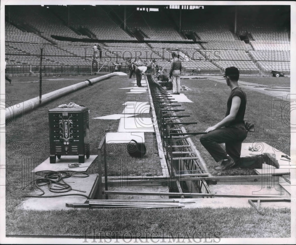 1959 Press Photo New mechanical tarp with be rolled out at Milwaukee Stadium