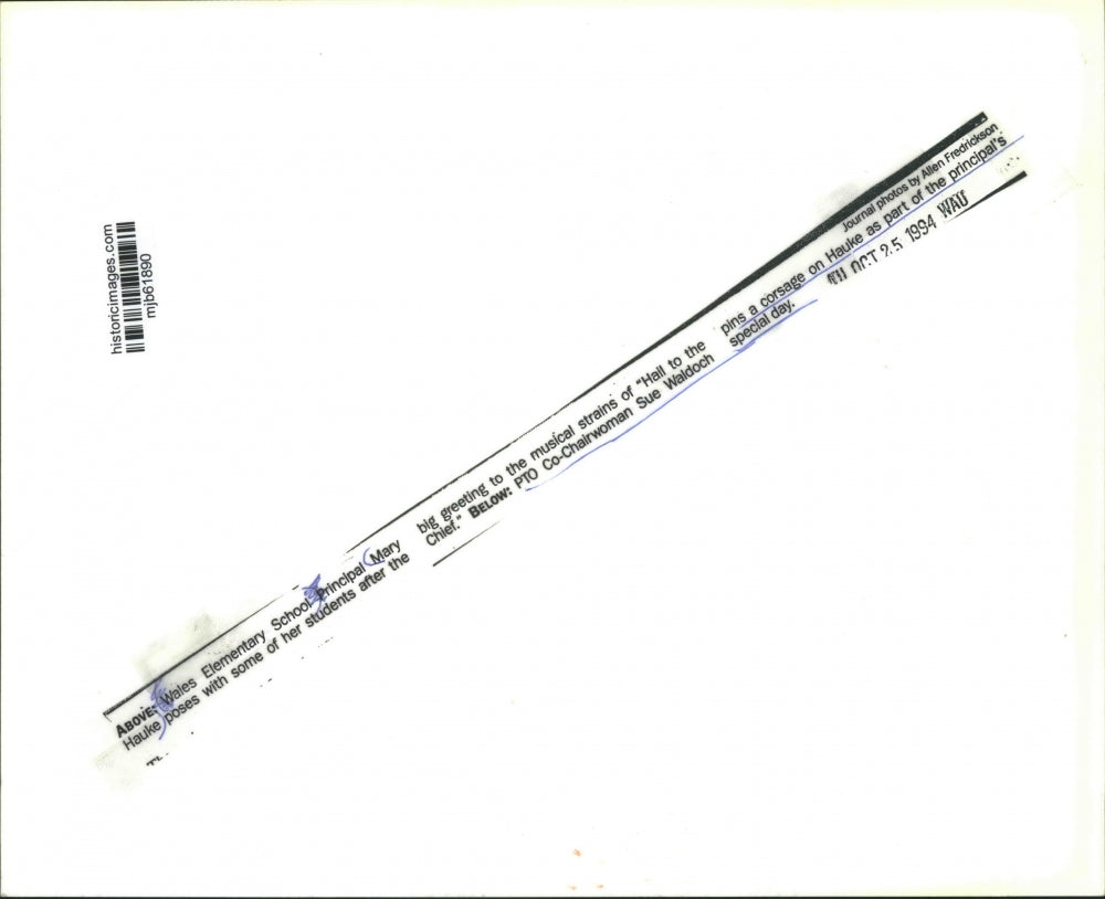 1994 Press Photo Sue Waldoch Pins a Corsage on Principal Mary Hauke - mjb61890