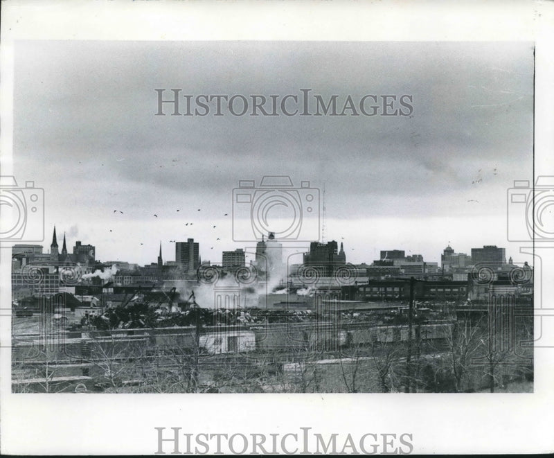 Load image into Gallery viewer, 1977 Press Photo View of the Skyline of Milwaukee, Wisconsin - mjb61902
