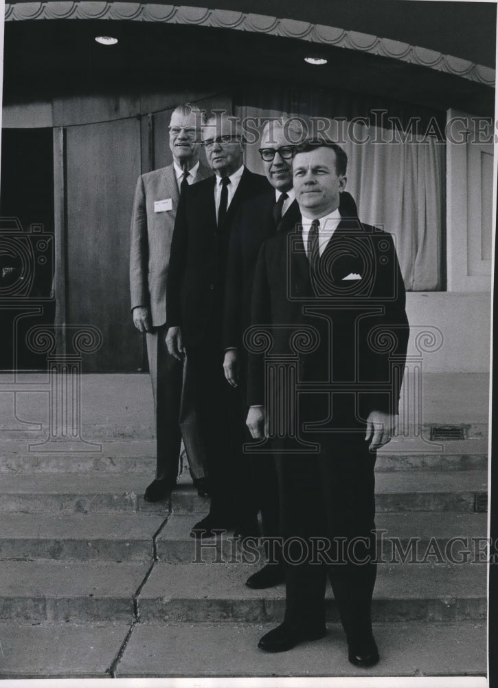 Load image into Gallery viewer, 1965 Press Photo Reverend Harold Hacht &amp; Lutheran Men of America Officials
