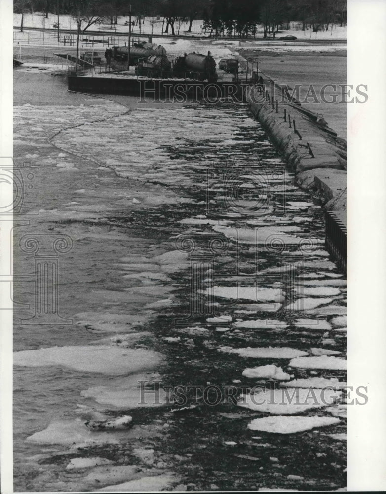 Load image into Gallery viewer, 1975 Press Photo Vacuum Trucks Siphon Oil From McKinley Marina In Milwaukee
