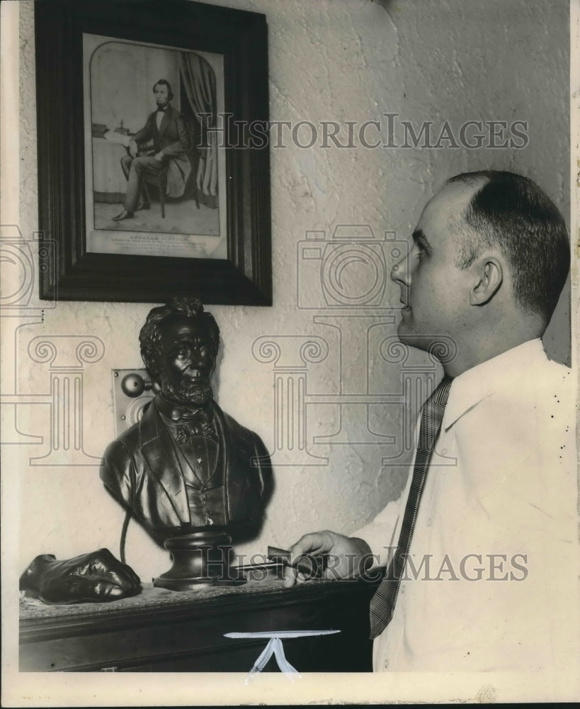 1934 Press Photo Lester Olson with his Lincoln collection- Historic Images