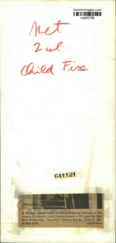 1964 Press Photo Fireman at Milwauke Children's Court Center, one child died