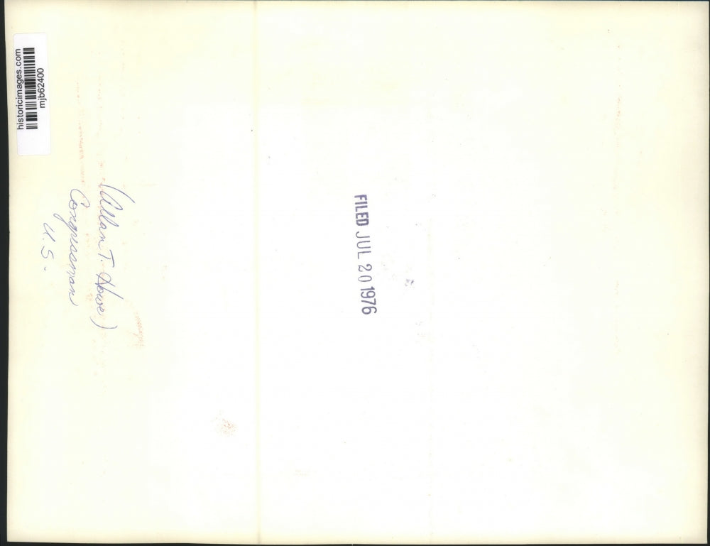 1976 Press Photo Congressman Allan Howe (center), will not drop out of election