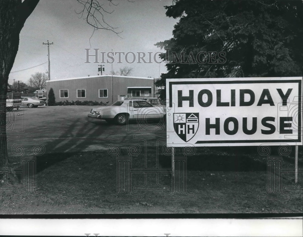 1974 Press Photo Holiday House exterior- Historic Images