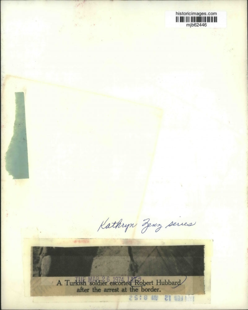 1974 Press Photo Turkish soldier escorts Robert Hubbard after his arrest