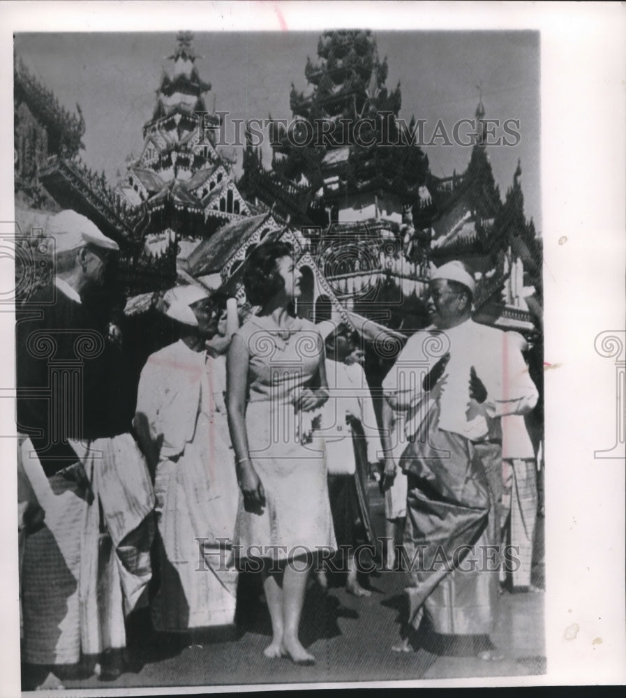 1961 Press Photo Princess Alexandra of Kent in Burma. Angus Ogilvy and Wife