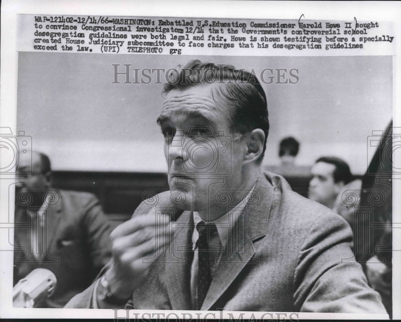 Load image into Gallery viewer, 1966 Press Photo U.S. Education Commissioner Harold Howe II Testifies
