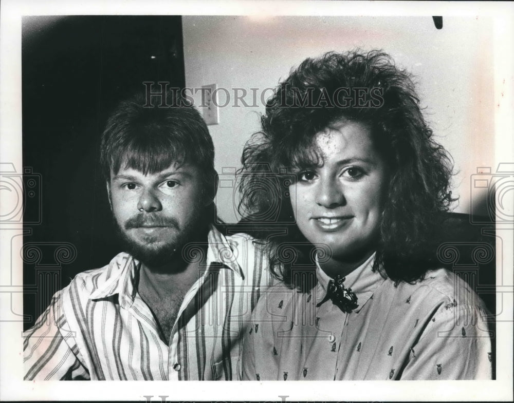 1990 Press Photo The Haleys marriage highlights televised. Wisconsin - mjb62787- Historic Images