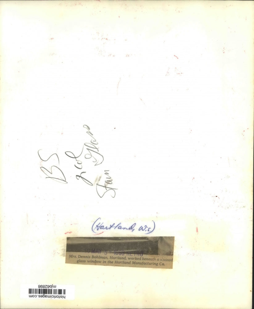 1968 Press Photo Mrs. Dennis Bohlman, stained glass, Hartland Manufacturing Co.