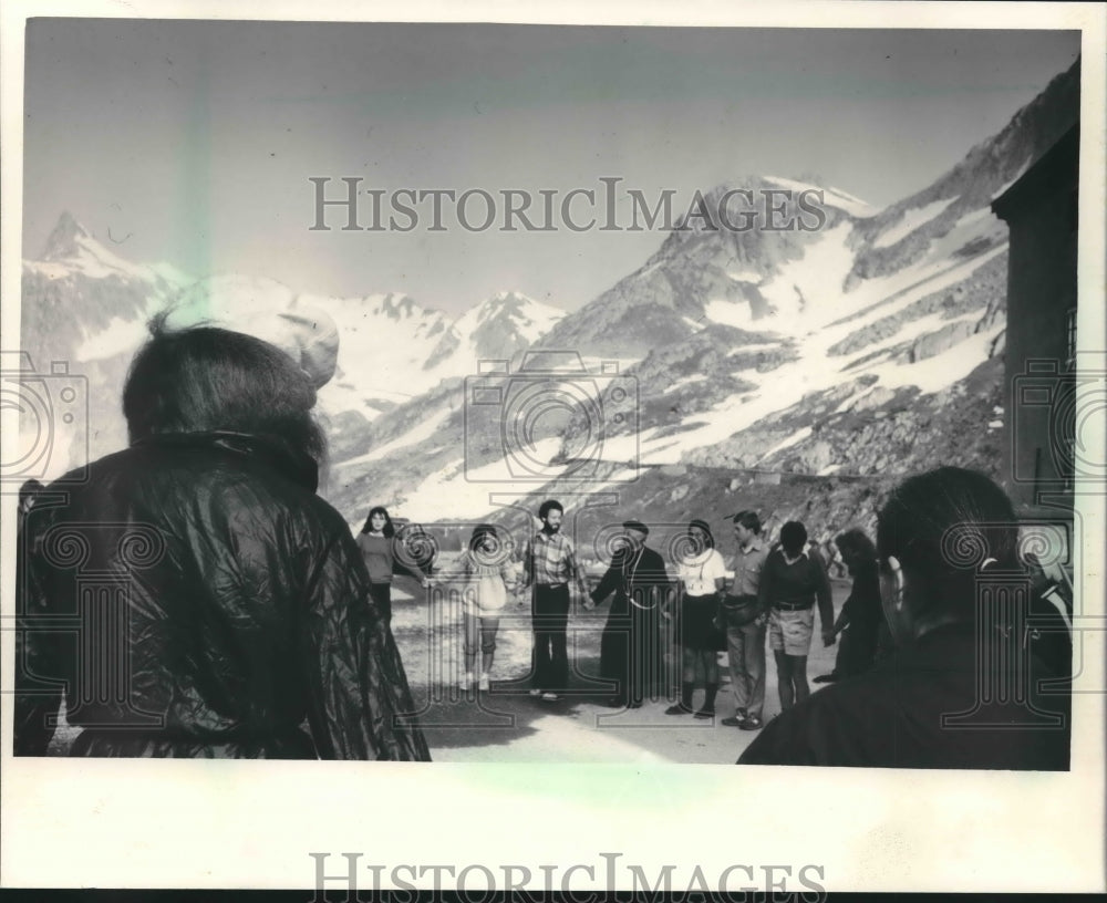 1984 Press Photo Bethlehem Peace Pilgrimage members in prayer, Switzerland- Historic Images