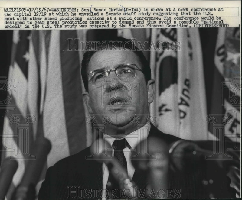 Load image into Gallery viewer, 1967 Press Photo Senator Vance Hartke, news conference, Washington D.C.
