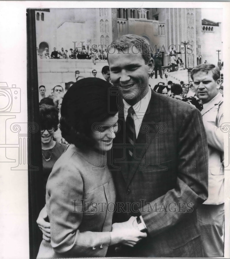 Load image into Gallery viewer, 1966 Press Photo Patrick Nugent And Fiance Arrive For Wedding Rehearsal In D.C.
