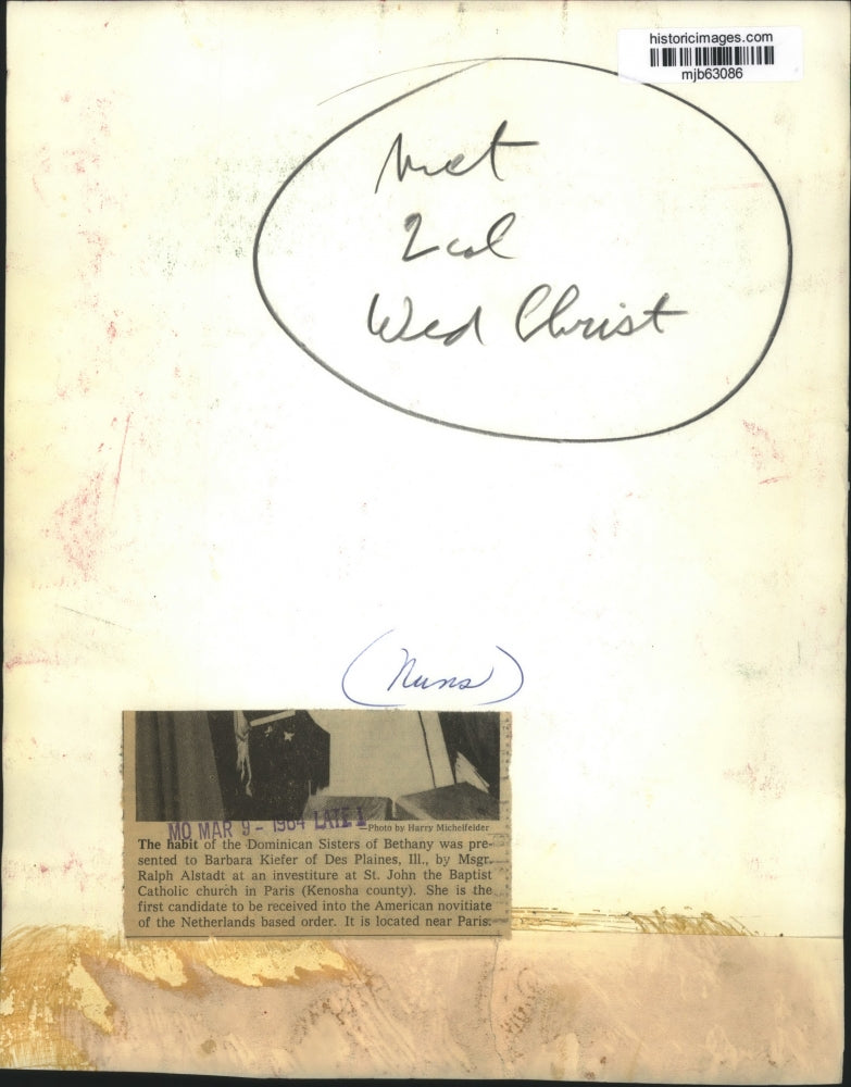 1964 Press Photo Habit given to Barbara Kiefer by Msgr. Ralph Alstadt, Milwaukee