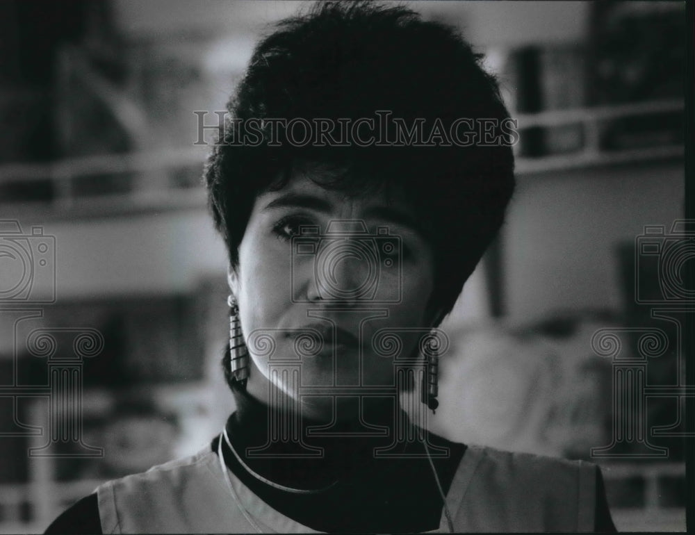 1993 Press Photo Svetlana Ragozin, owner at International Food Deli in Shorewood- Historic Images