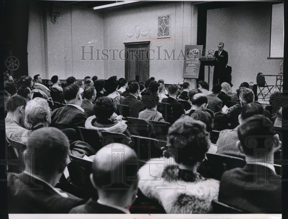 1964 Press Photo Crowd at Juneau Hall in Milwaukee - mjb63655