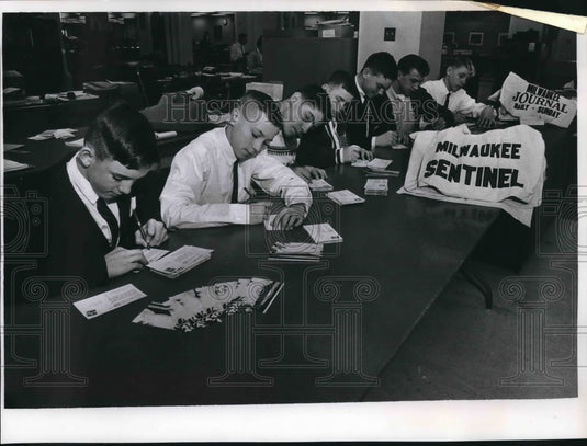 1964 Press Photo Milwaukee Sentinel paperboys writing thank you letters