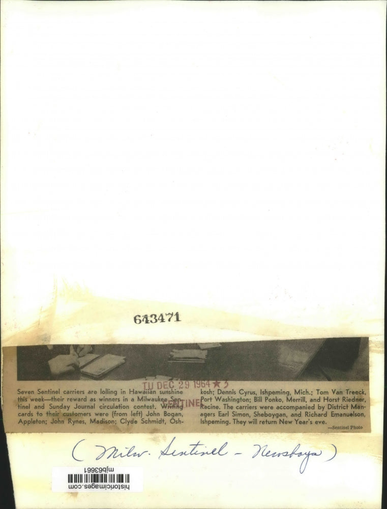 1964 Press Photo Milwaukee Sentinel paperboys writing thank you letters