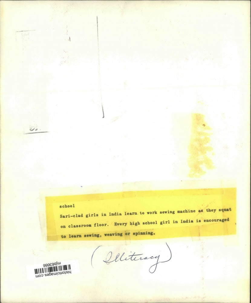 Press Photo Women learning to use sewing machines in India schools - mjb63666