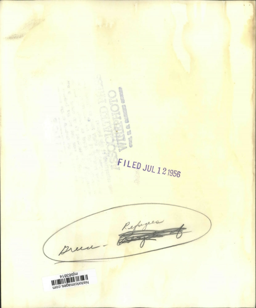 1956 Press Photo Homeless Family Following Greek Island Earthquake, Santorini