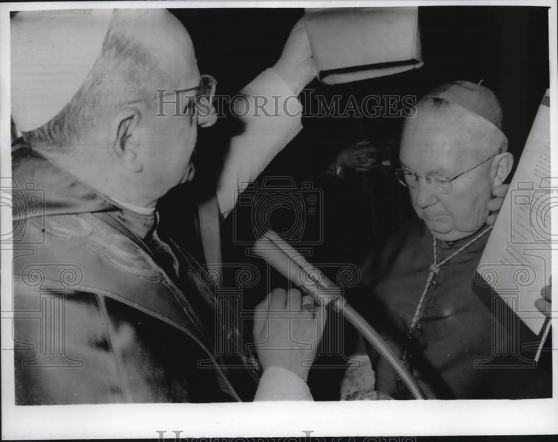 Load image into Gallery viewer, 1967 Press Photo Patrick Cardinal O'Boyle with Pope Paul VI at Sistine Chapel
