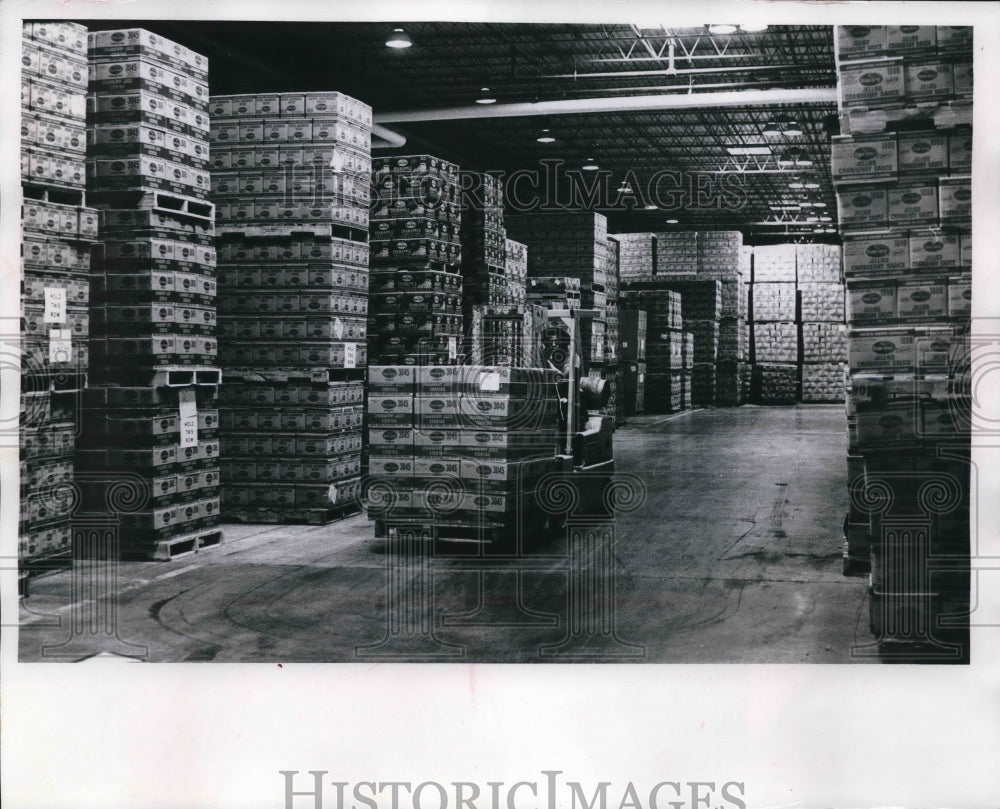 1971 Press Photo George Means on forklift in Ocean Spray Cranberries warehouse