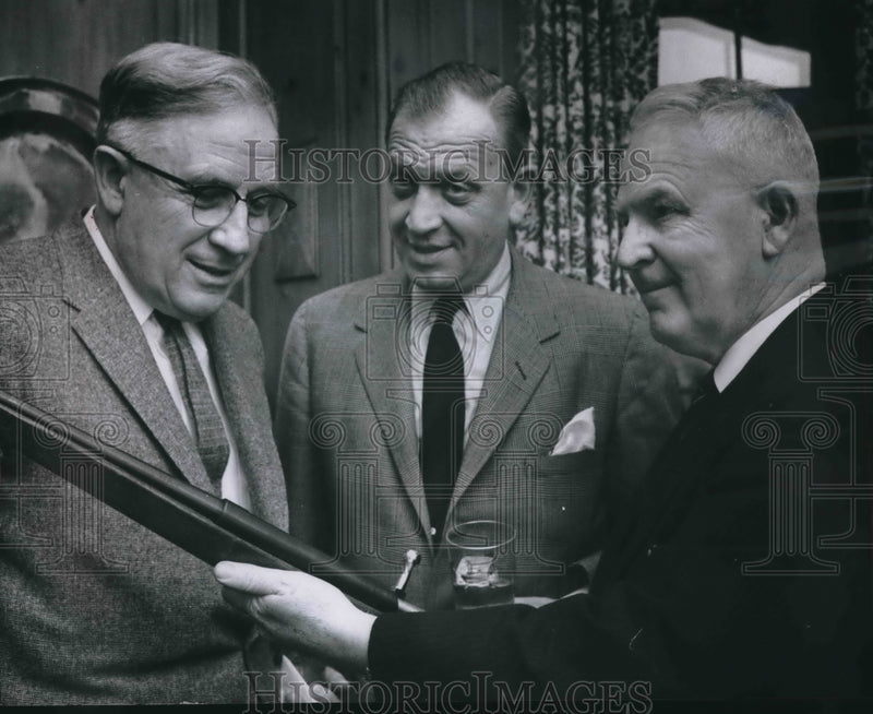 Load image into Gallery viewer, 1961 Press Photo Members of the Wisconsin State college board of regents
