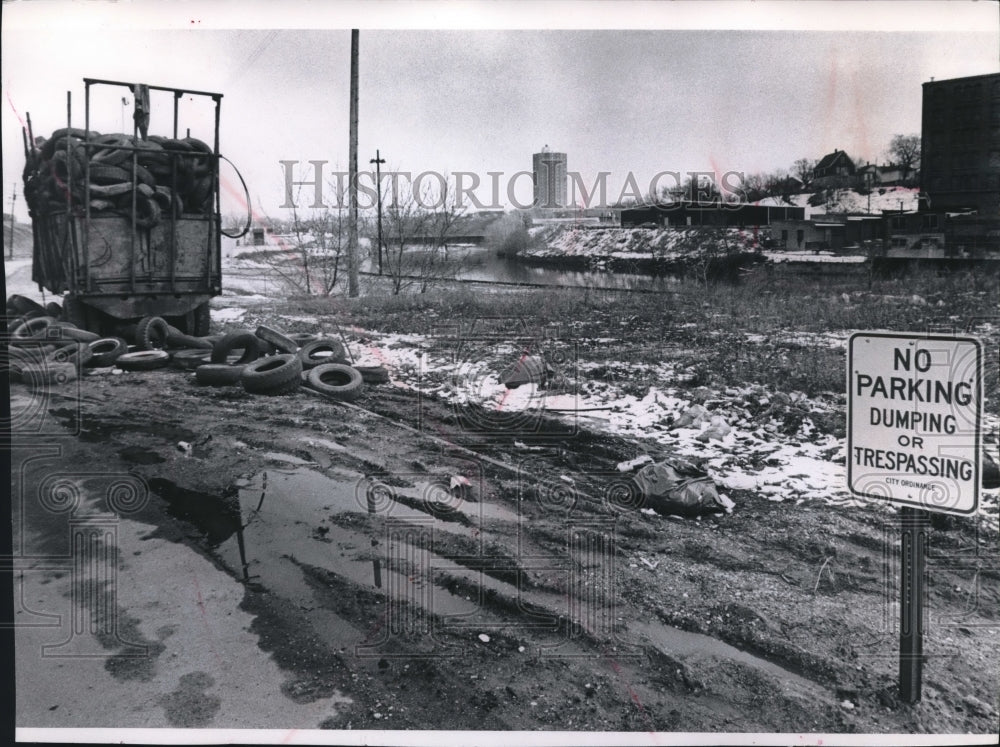 1974 Press Photo City ordinance sign posted on Commerce St - Milwaukee - Historic Images