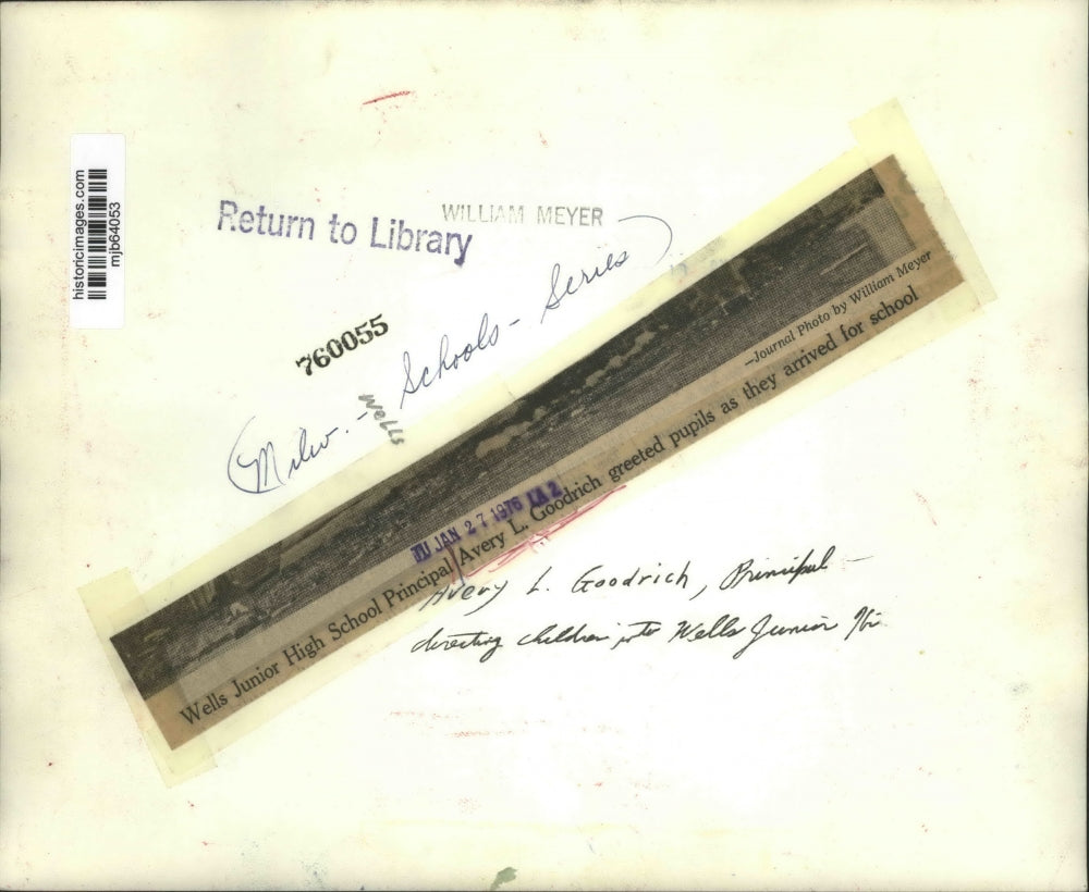 1976 Press Photo Principal of Wells Junior High School in Milwaukee, Wisconsin