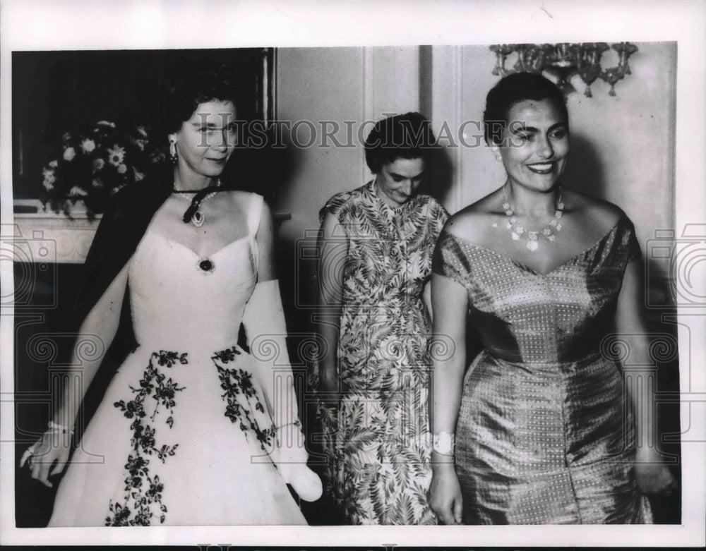 1955 Press Photo Greece's Queen Frederika & Yugoslavia's Mrs,. Jovanka Broz