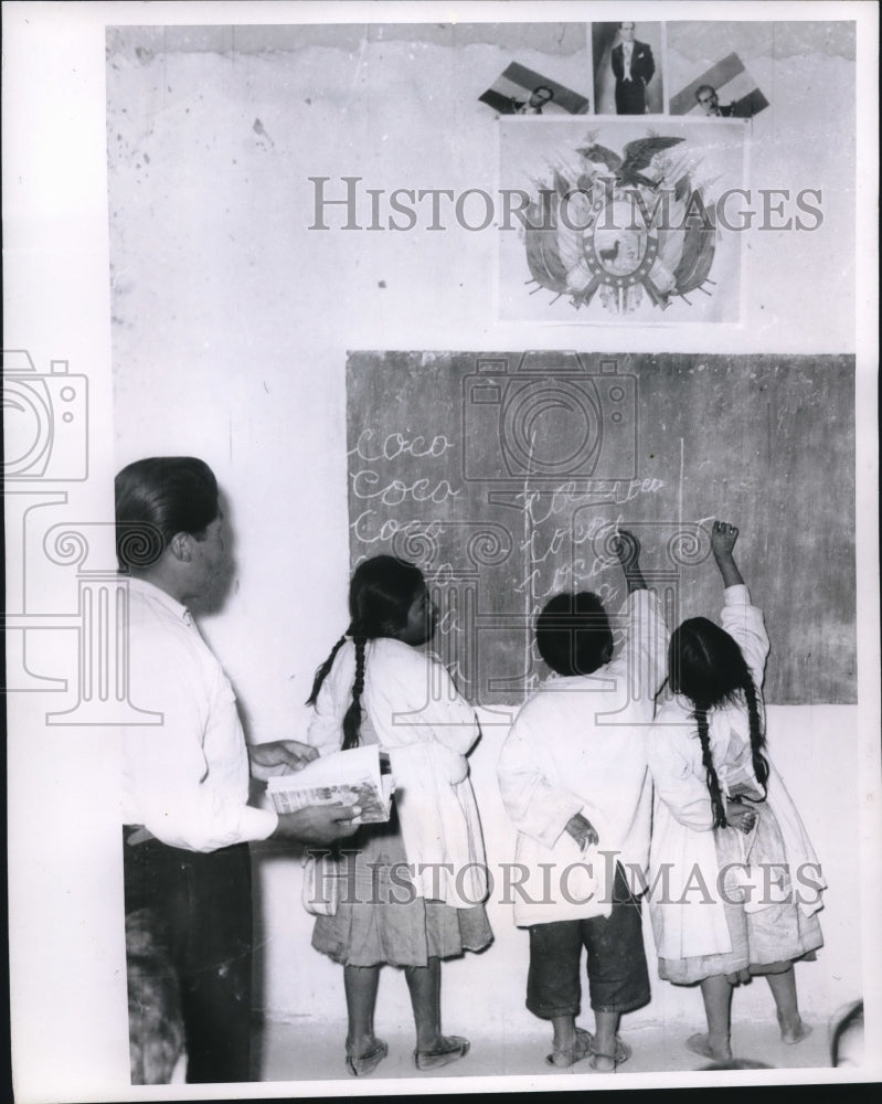 1964 Press Photo Bolivian kids learn to write by spelling- Historic Images