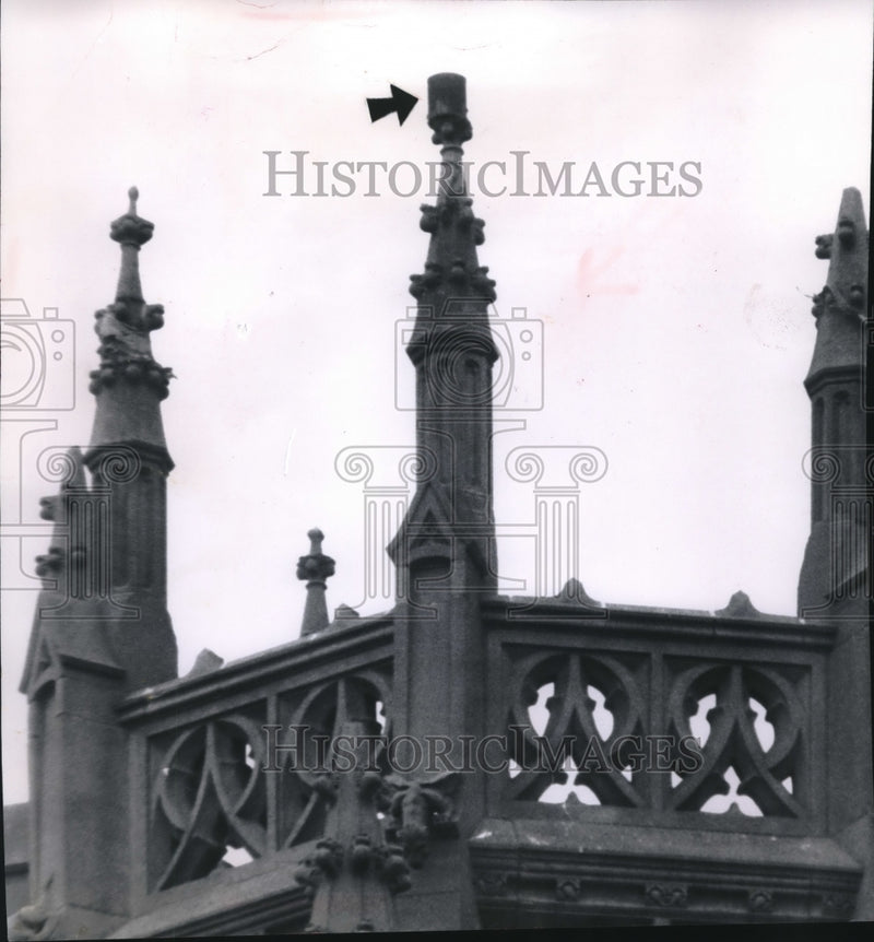 Load image into Gallery viewer, 1963 Press Photo View of bucket atop the Marquette University Science Building
