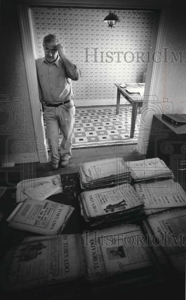 1980 Press Photo Paul Nicely at Ronald Reagan&#39;s birthplace, Illinois- Historic Images