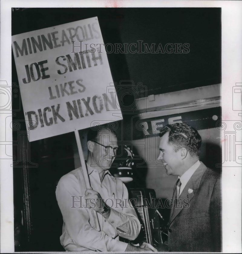 Load image into Gallery viewer, 1956 Press Photo Vice President Richard Nixon stops campaign to meet Joe Smith
