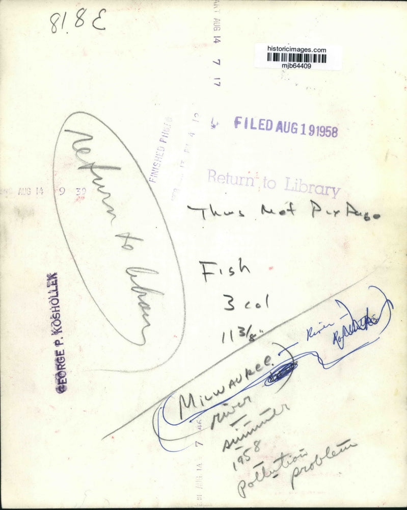 1958 Press Photo Fish & debris pollute Milwaukee River next to a Deluge boat